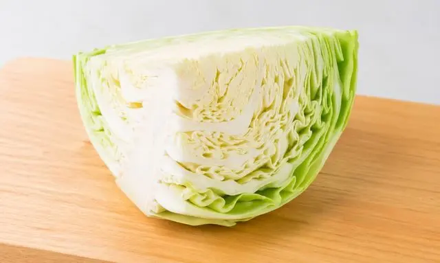 キャベツ4分の1の重さは何グラム？カットキャベツの目安