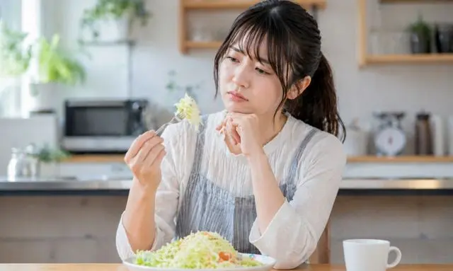 キャベツが苦いと感じる原因と安全性の判断イメージ